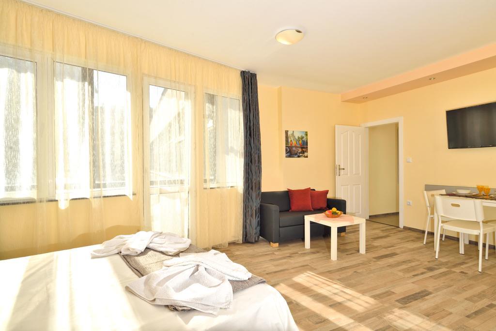 Central studio #3 Burgas Esterno foto