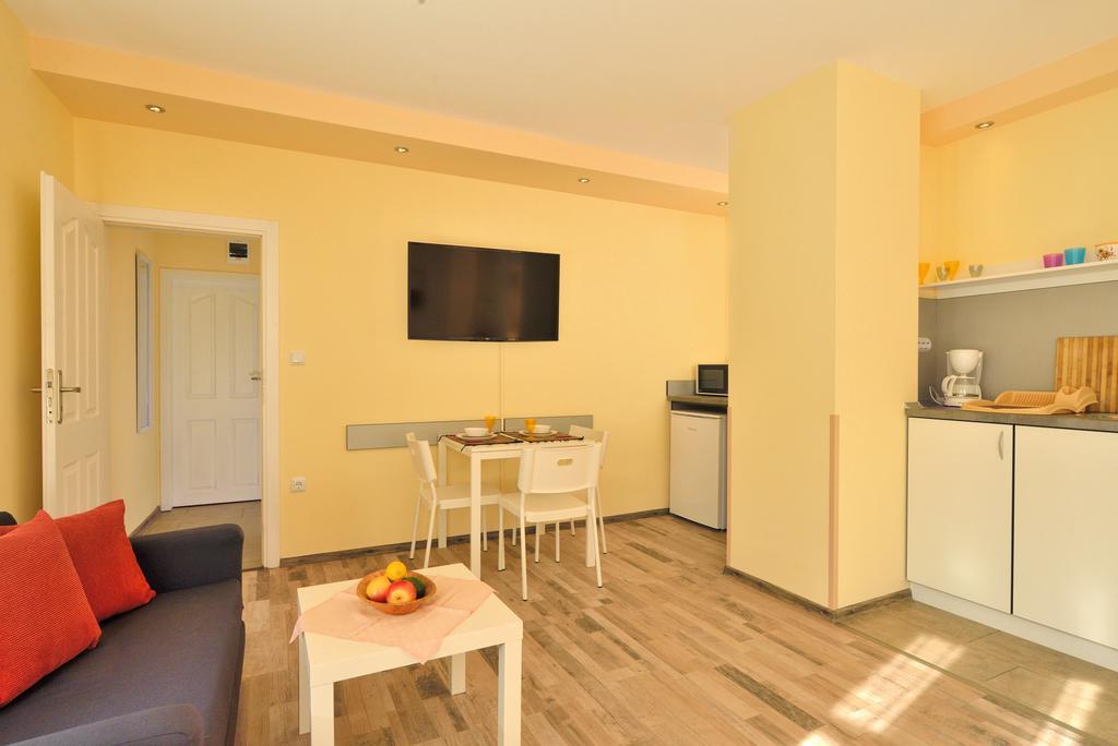 Central studio #3 Burgas Esterno foto